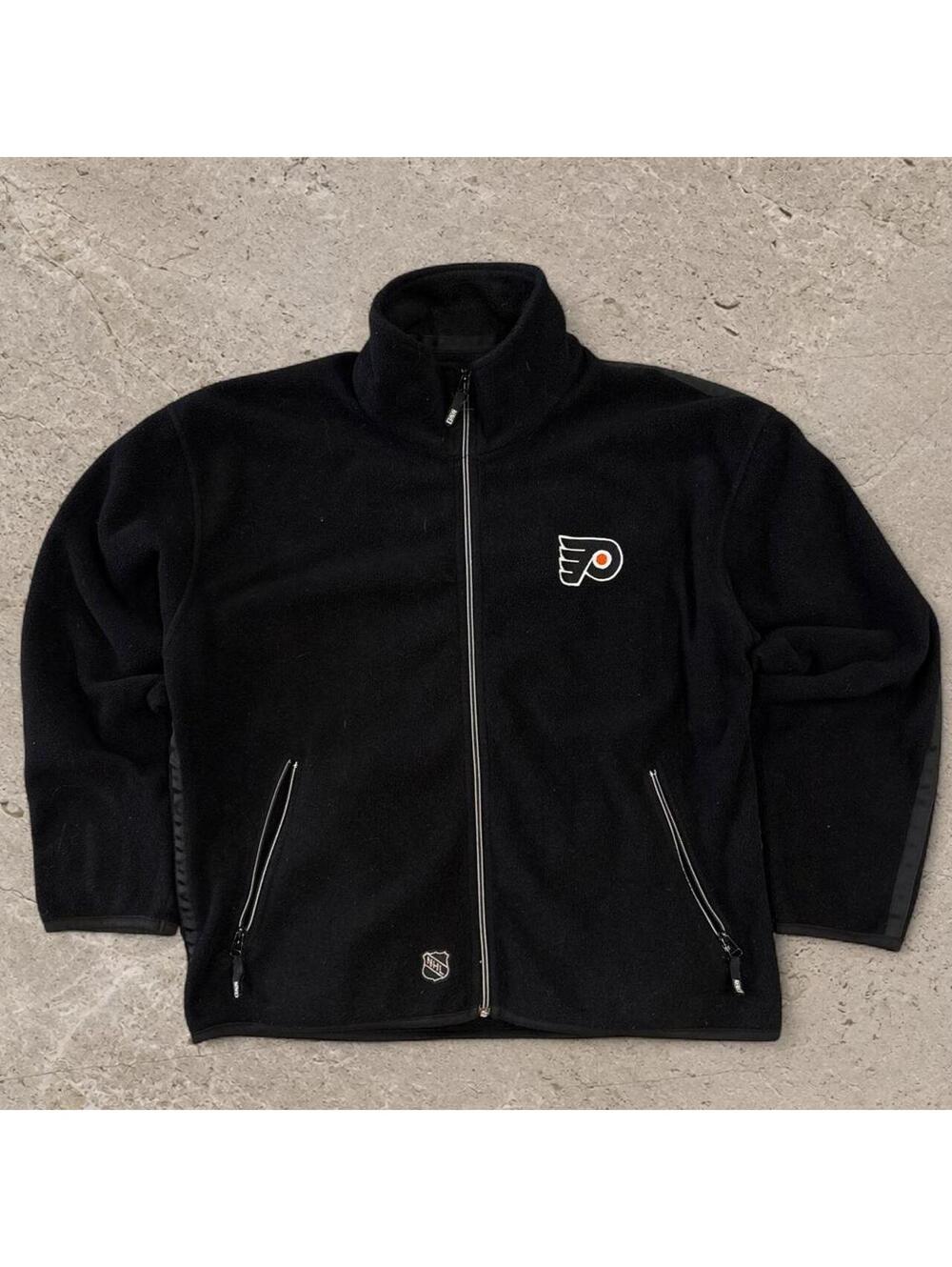 Beautiful vintage 1990s CCM embroidered flyers fleece jacket.